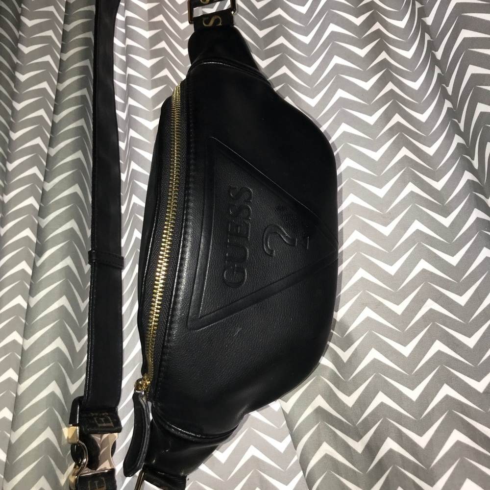 GUESS FANNY PACK